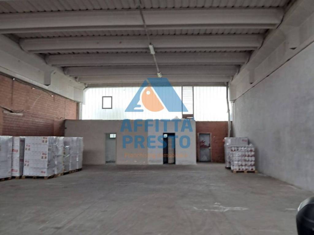 negozio in affitto a Pontedera