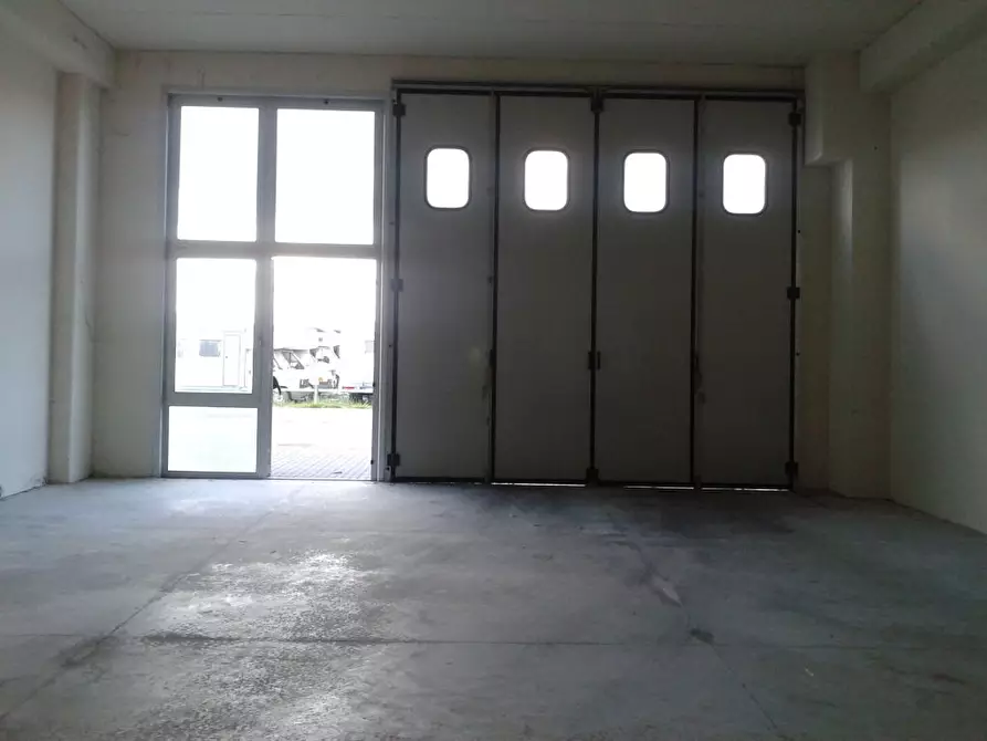 negozio in affitto a Pontedera