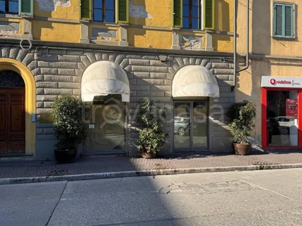 negozio in affitto a Pontedera