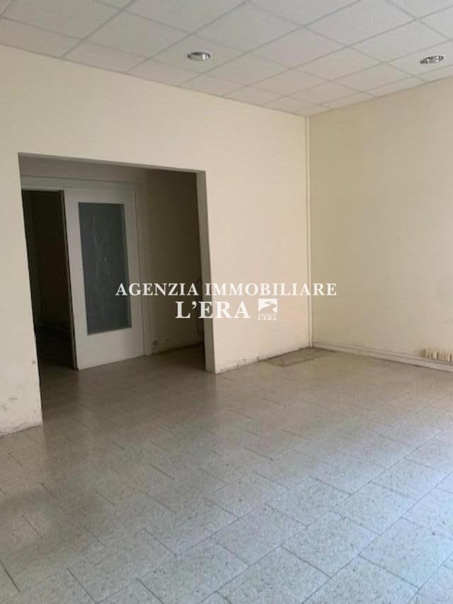 negozio in affitto a Pontedera