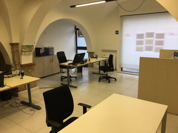 locale commerciale in affitto a Pontedera