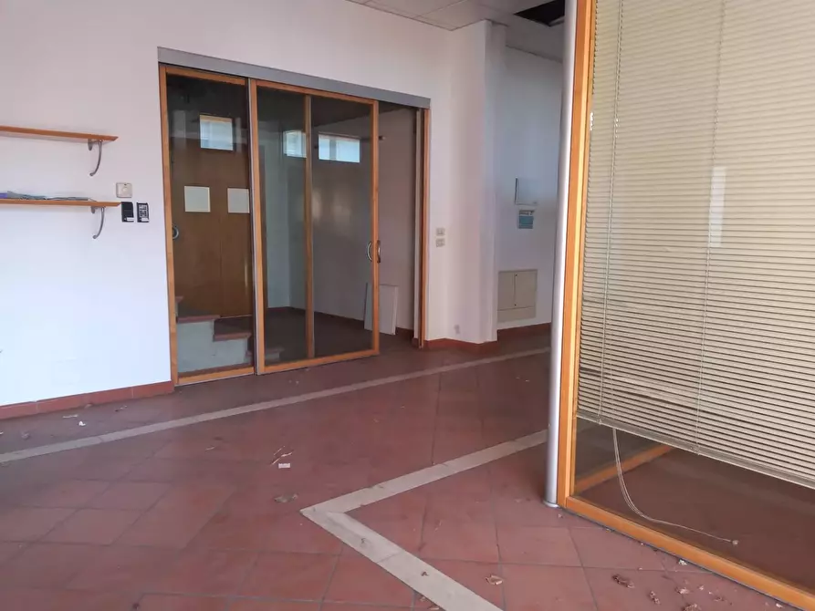 negozio in affitto a Pontedera