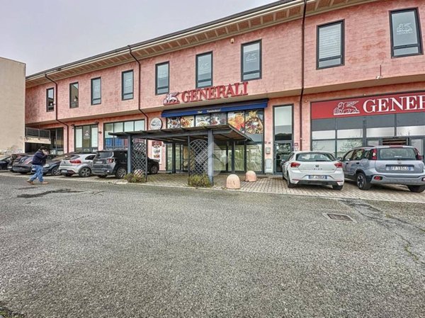 negozio in affitto a Pontedera