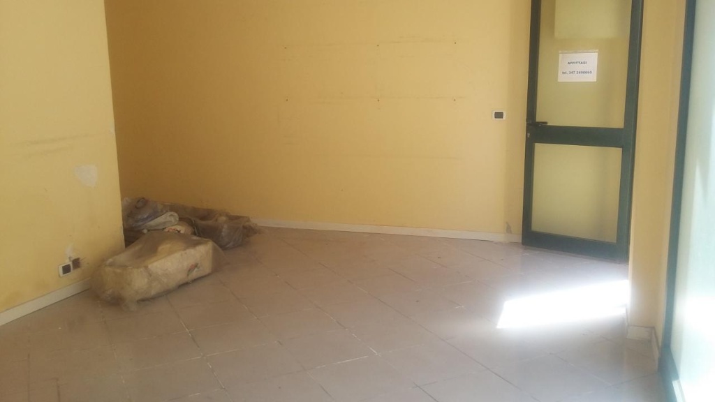negozio in affitto a Pontedera
