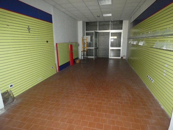 locale commerciale in affitto a Pontedera