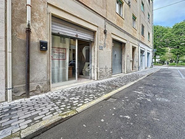 locale commerciale in affitto a Pontedera