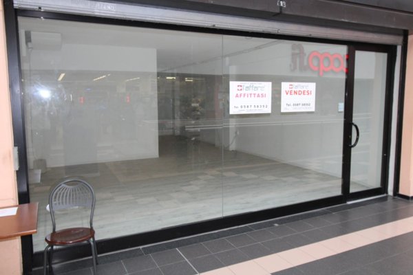 locale commerciale in affitto a Pontedera
