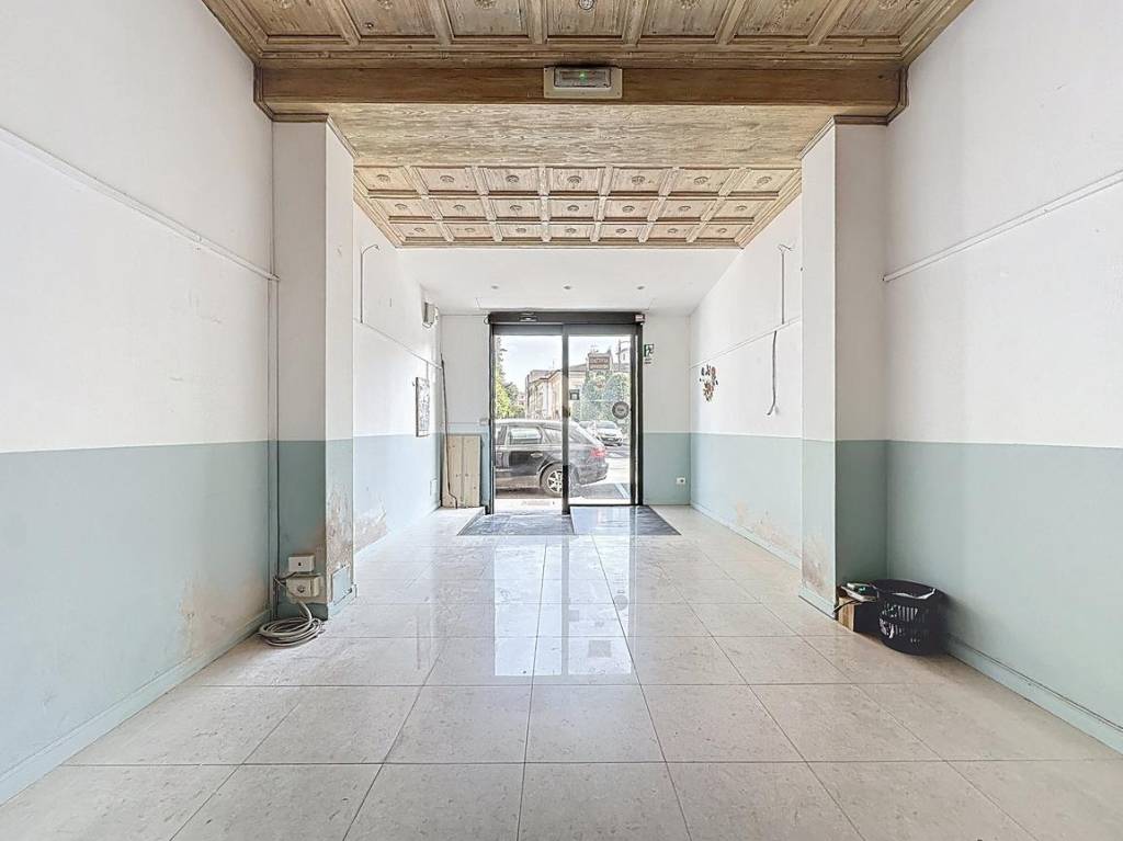 negozio in affitto a Pontedera