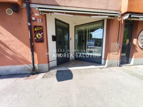 locale commerciale in affitto a Pontedera