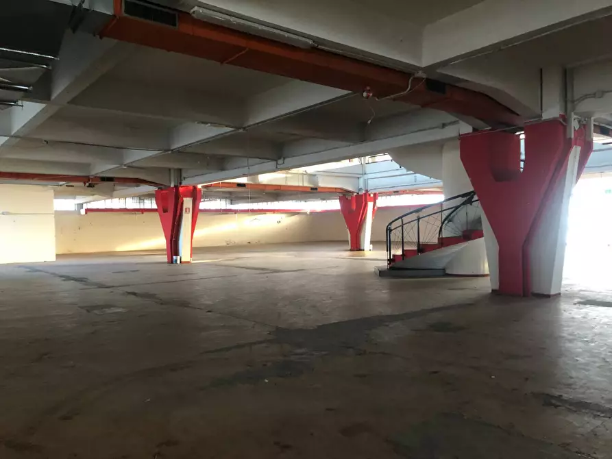negozio in affitto a Pontedera