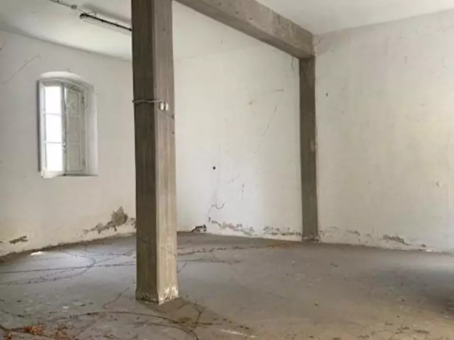 capannone in affitto a Pontedera