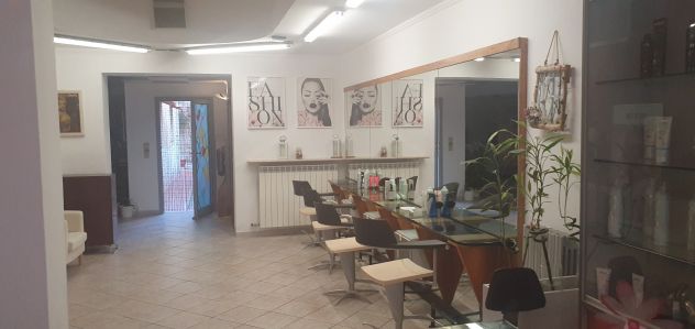 negozio in affitto a Pontedera