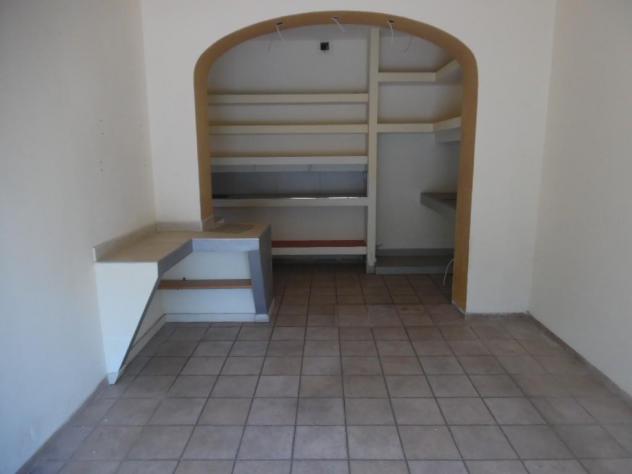 locale commerciale in affitto a Pontedera