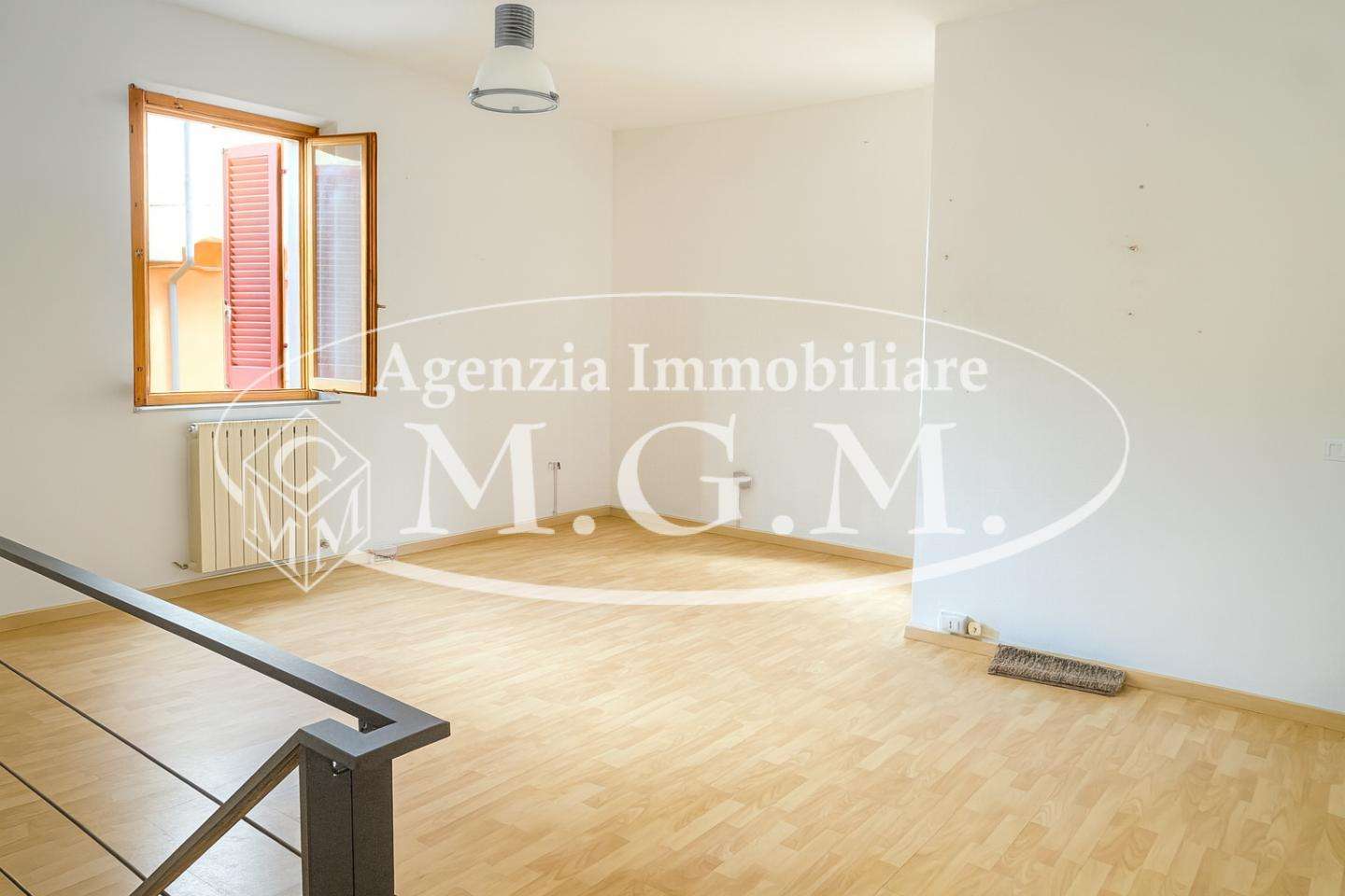 locale commerciale in affitto a Pontedera