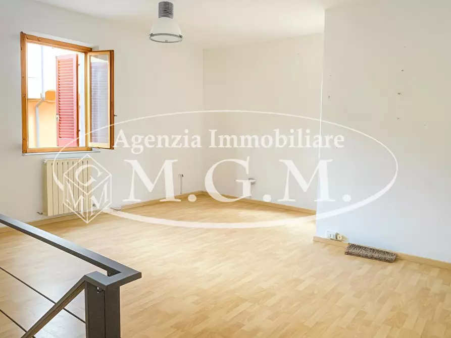 locale commerciale in affitto a Pontedera