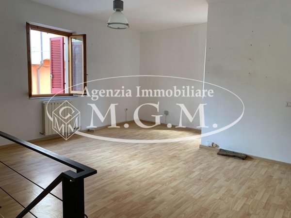 locale commerciale in affitto a Pontedera