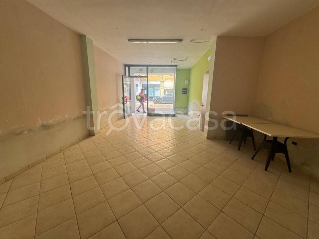 negozio in affitto a Pontedera
