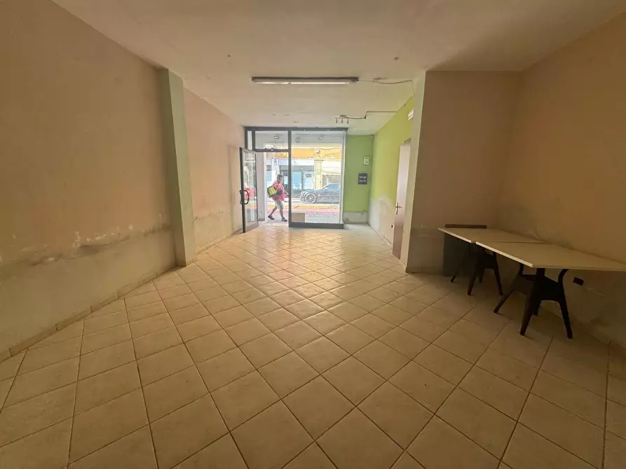 locale commerciale in affitto a Pontedera