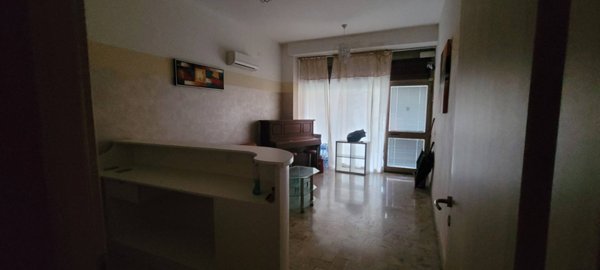 locale commerciale in vendita a Pontedera