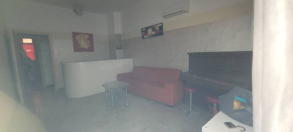 locale commerciale in vendita a Pontedera