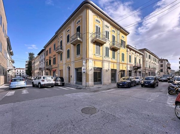 negozio in affitto a Pontedera