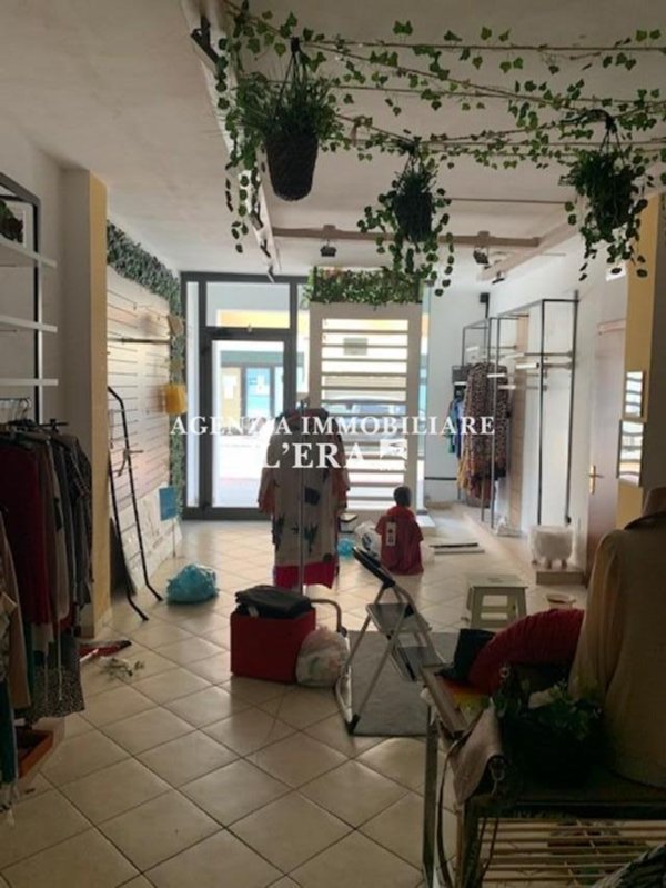 locale commerciale in affitto a Pontedera