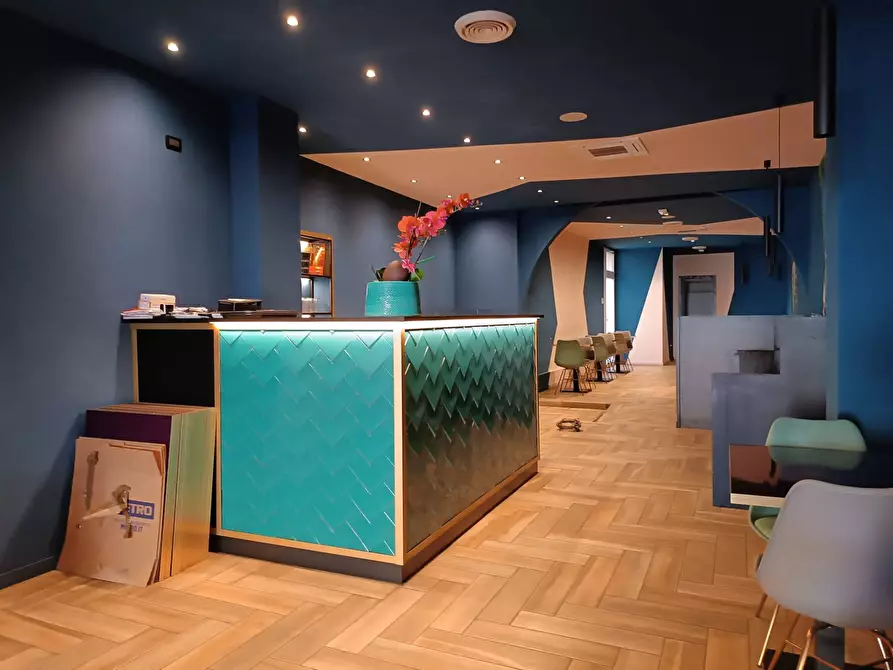 locale commerciale in affitto a Pontedera