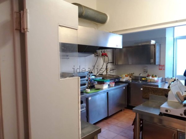 locale commerciale in affitto a Pontedera