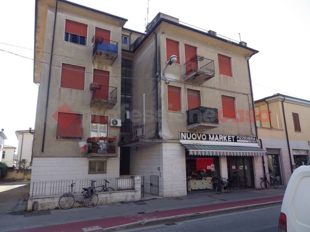 negozio in affitto a Pontedera