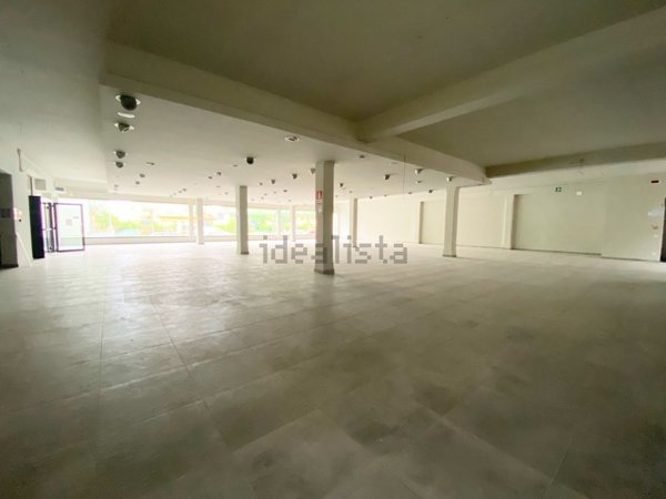 locale commerciale in affitto a Pontedera