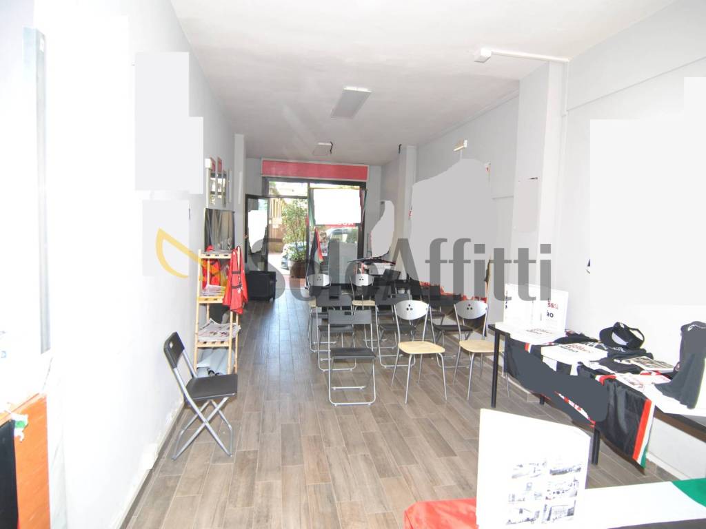 negozio in affitto a Pontedera