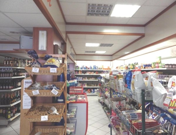 locale commerciale in affitto a Pontedera