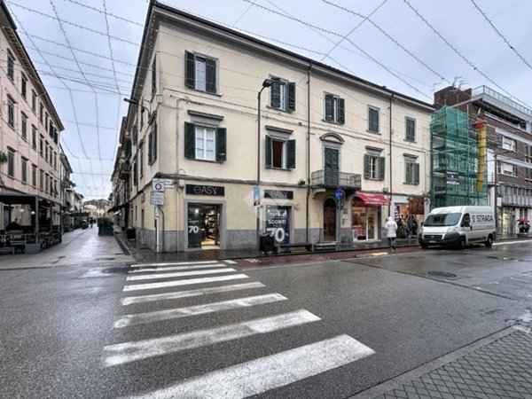 negozio in affitto a Pontedera