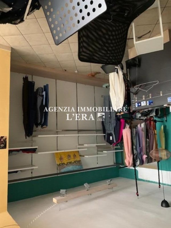 locale commerciale in affitto a Pontedera