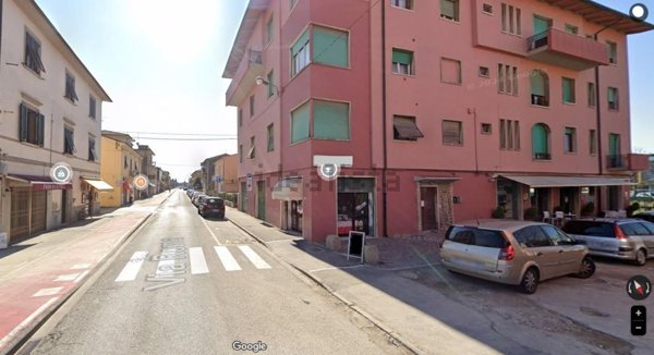 locale commerciale in affitto a Pontedera