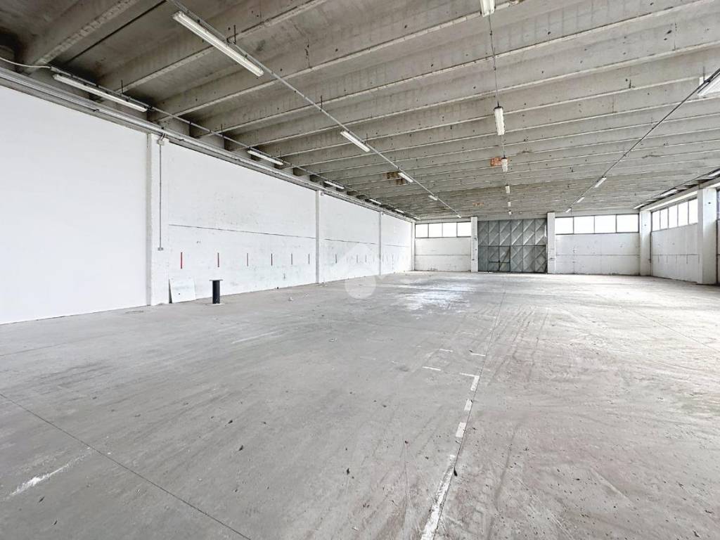 locale commerciale in affitto a Pontedera in zona Pardossi