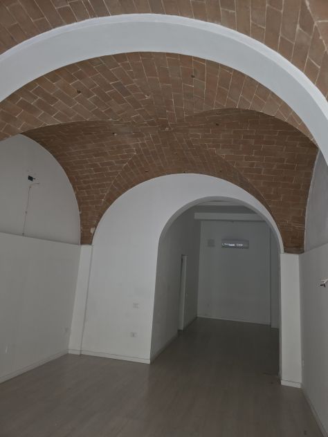 negozio in affitto a Pontedera