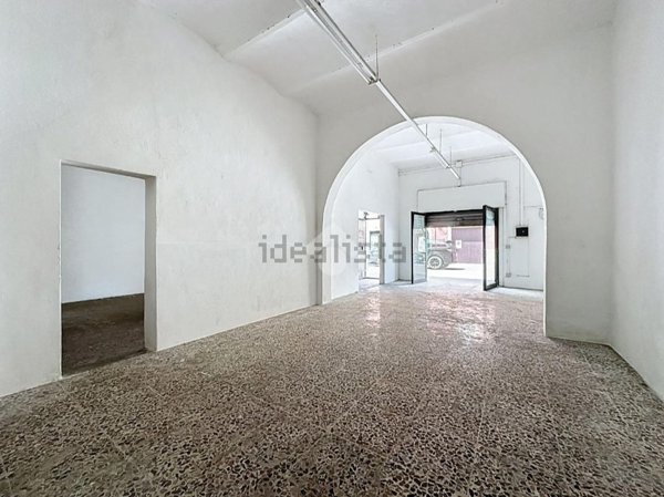 negozio in affitto a Pontedera