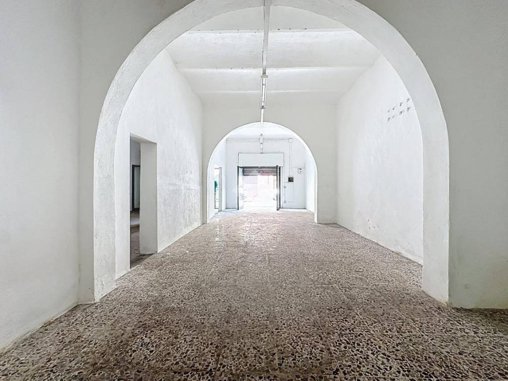 negozio in affitto a Pontedera