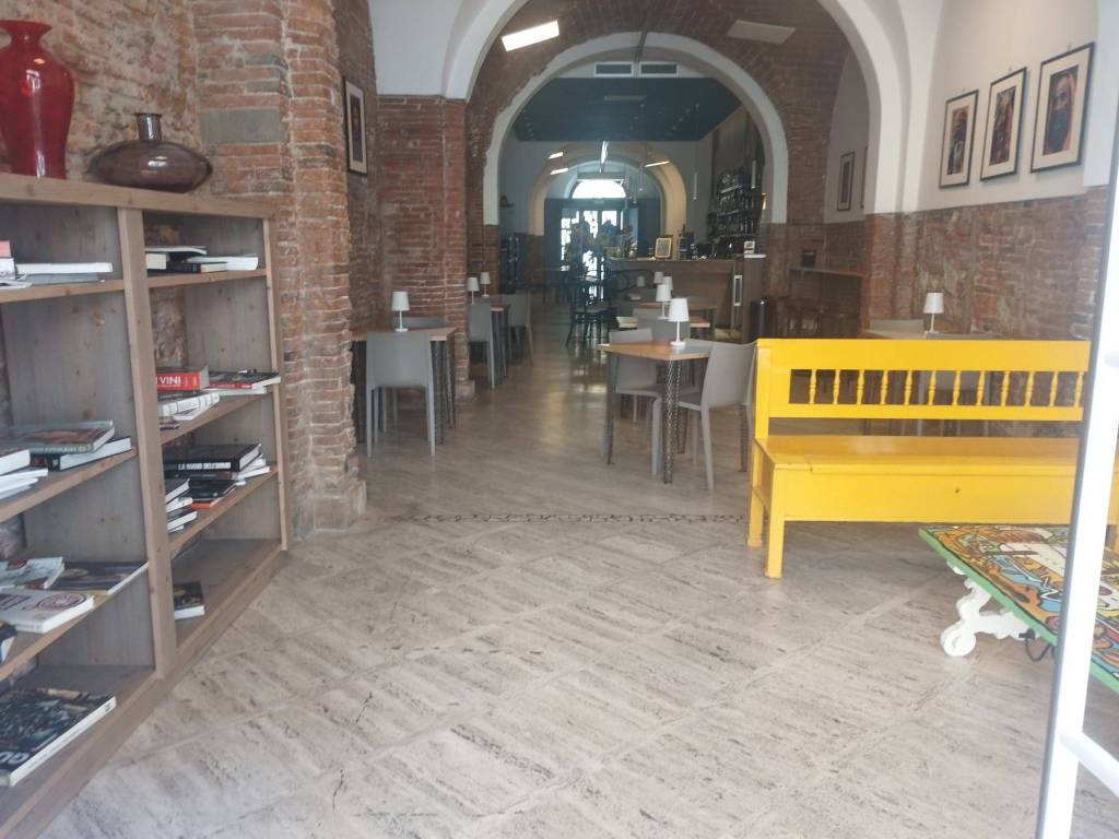 negozio in affitto a Pontedera