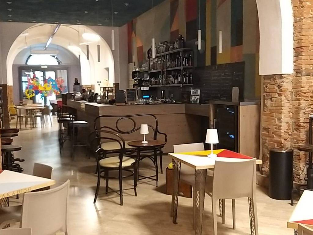 negozio in affitto a Pontedera