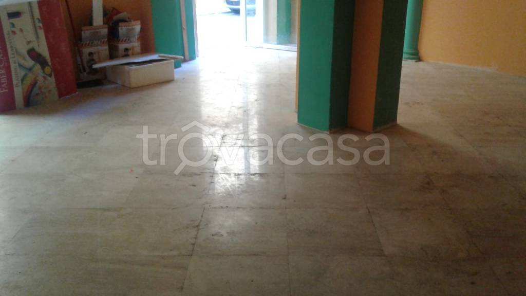 negozio in affitto a Pontedera