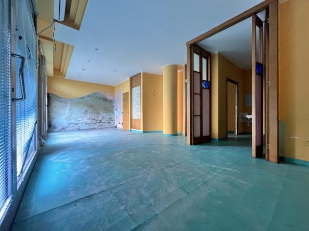 negozio in affitto a Pontedera