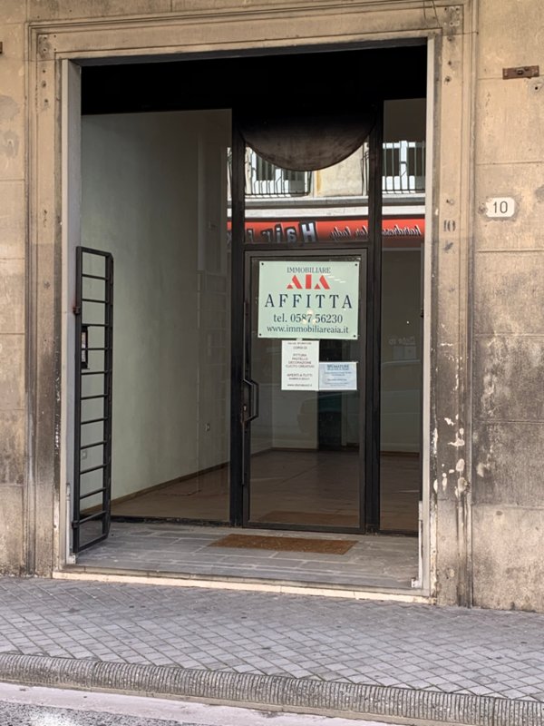 locale commerciale in affitto a Pontedera