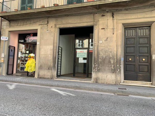 negozio in affitto a Pontedera