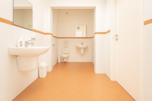 locale commerciale in affitto a Pontedera