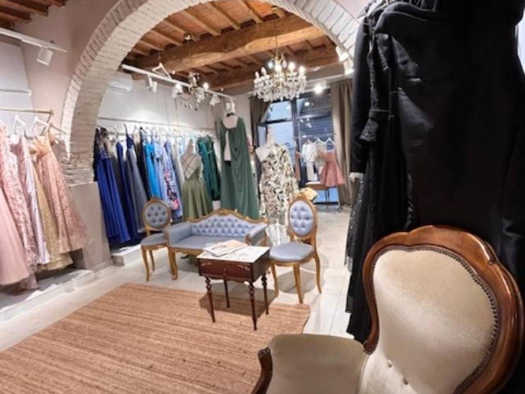 negozio in affitto a Pontedera