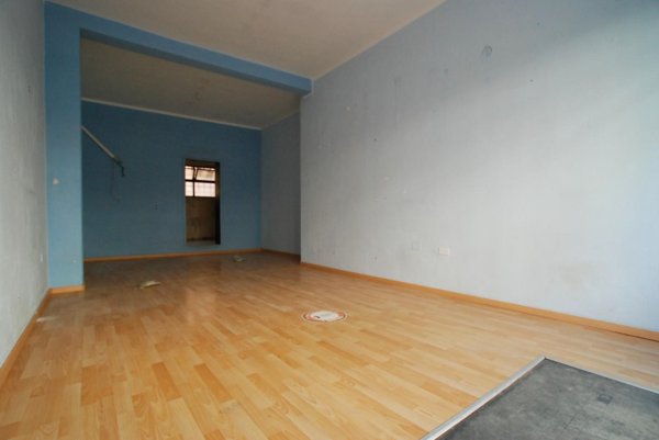 locale commerciale in affitto a Pontedera