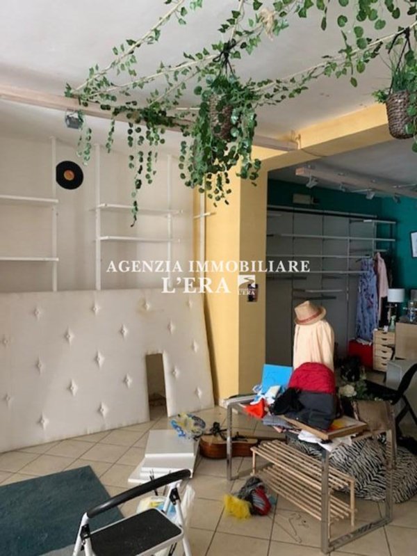 locale commerciale in affitto a Pontedera