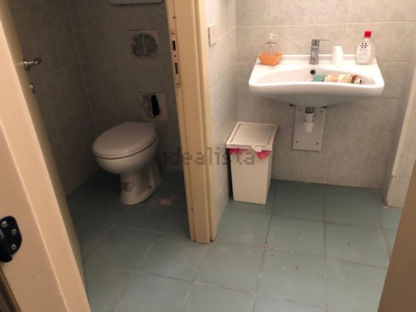 locale commerciale in affitto a Pontedera